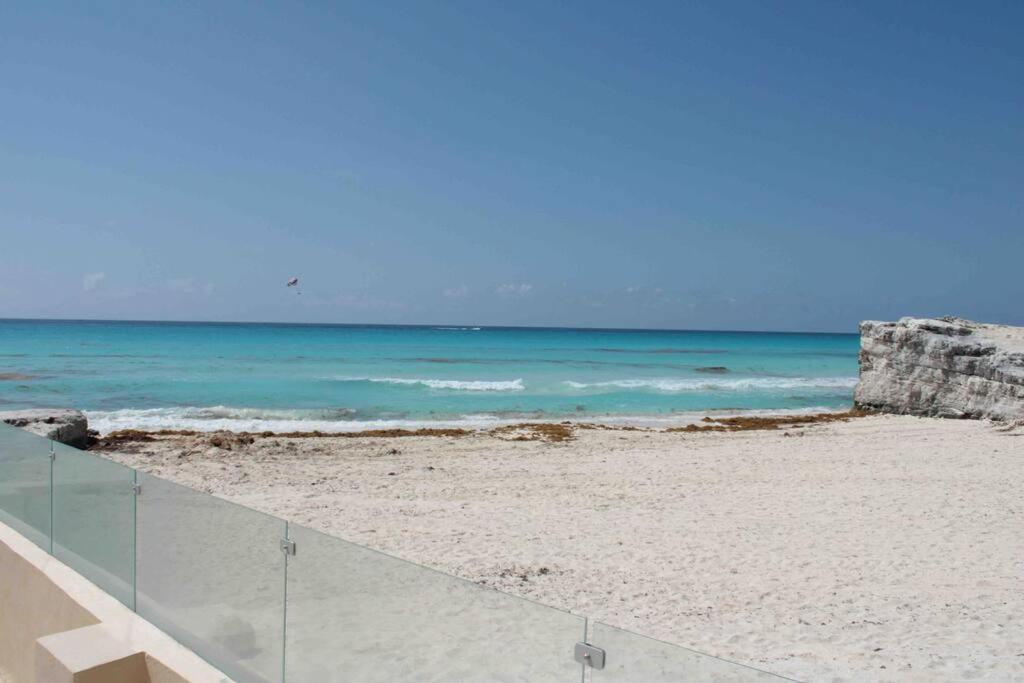 Beach Front Renewed Apartment Cancún Exterior foto